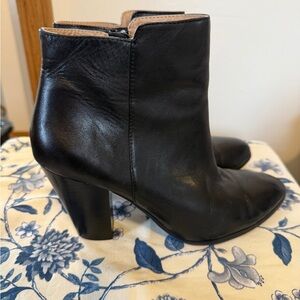 Adrienne Vittadini Beah Ankle Boots Womens Size 8 Black Leather Classic Workwear